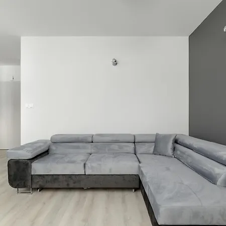 아파트호텔 One-bedroom With Parking, & Gym In By Renters 자코파네