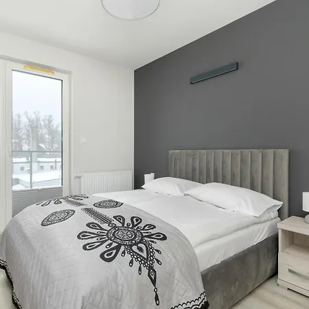 One-bedroom With Parking, & Gym In By Renters * 자코파네
