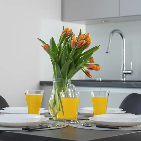 One-bedroom With Parking, & Gym In By Renters