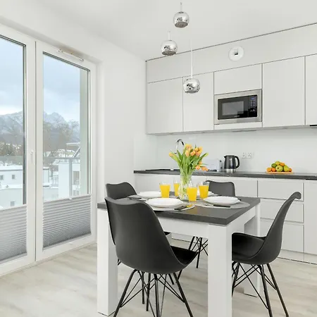 아파트호텔 One-bedroom With Parking, & Gym In By Renters 자코파네
