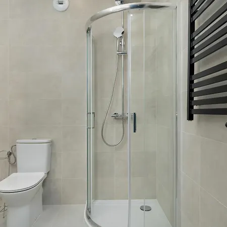 One-bedroom With Parking, & Gym In By Renters 아파트호텔