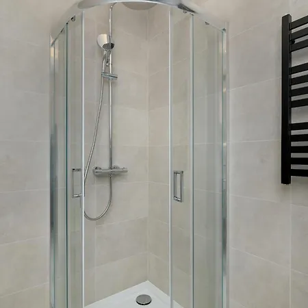 One-bedroom With Parking, & Gym In By Renters