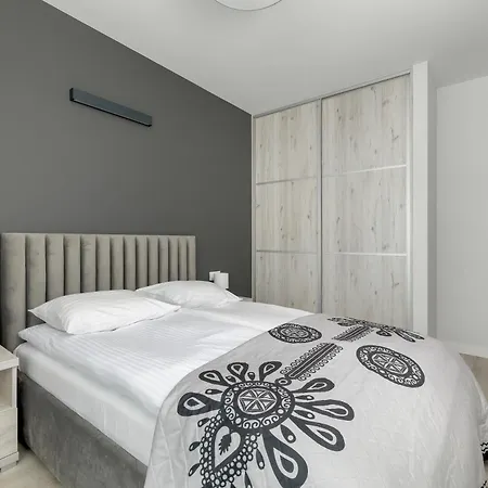 One-bedroom With Parking, & Gym In By Renters 아파트호텔 자코파네