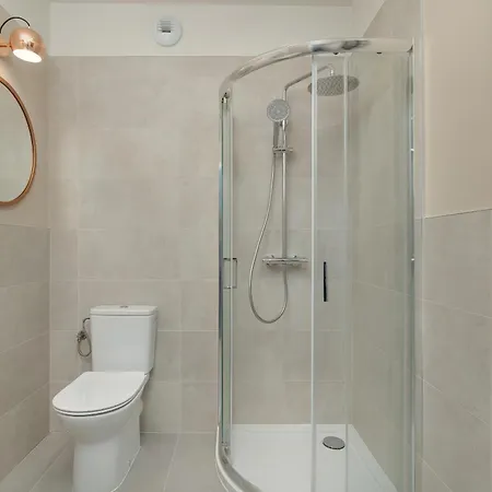 아파트호텔 One-bedroom With Parking, & Gym In By Renters