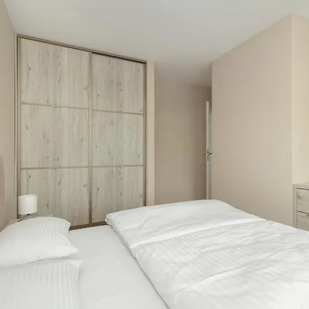 One-bedroom With Parking, & Gym In By Renters 아파트호텔 자코파네
