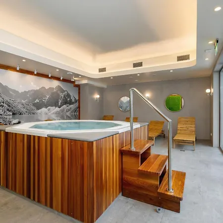 One-bedroom With Parking, & Gym In By Renters 자코파네
