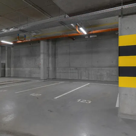 One-bedroom With Parking, & Gym In By Renters 아파트호텔