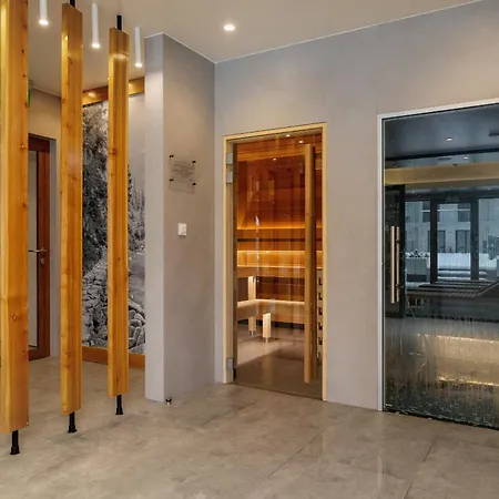 One-bedroom With Parking, & Gym In By Renters * 자코파네