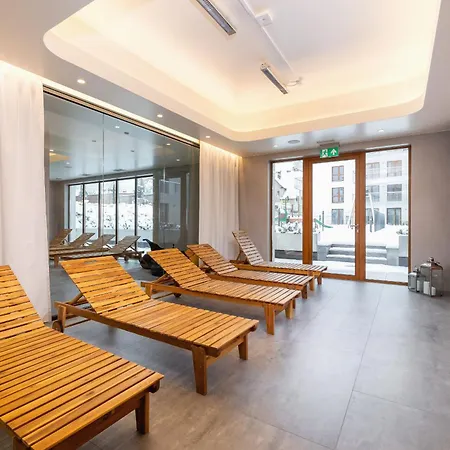 One-bedroom With Parking, & Gym In By Renters 자코파네