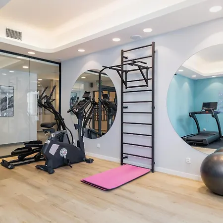 아파트호텔 One-bedroom With Parking, & Gym In By Renters