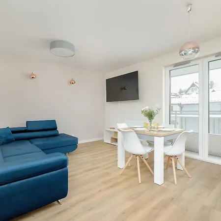 One-bedroom With Parking, & Gym In By Renters * 자코파네