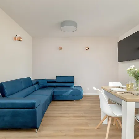One-bedroom With Parking, & Gym In By Renters *